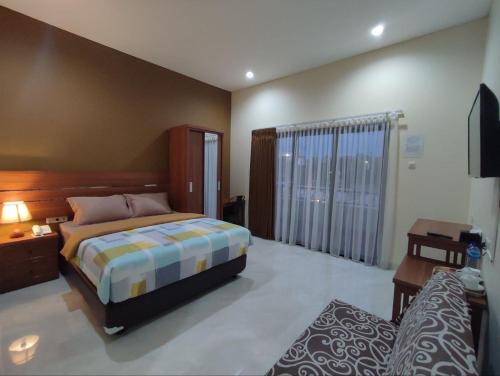 Ένα ή περισσότερα κρεβάτια σε δωμάτιο στο Nirvana House (Guest House Syari'ah)