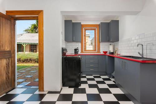 Кухня или мини-кухня в At South Boutique Guesthouse
