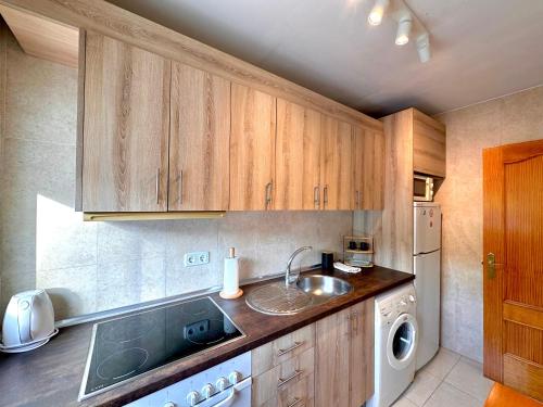 Apartamentos J&Kにあるキッチンまたは簡易キッチン