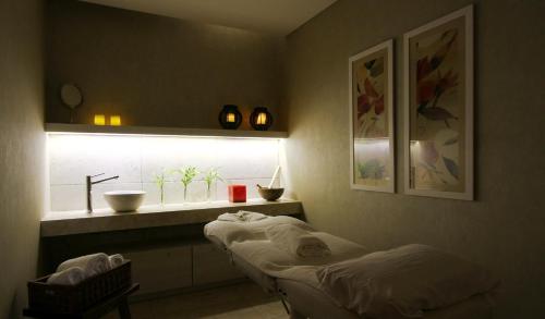 a hospital room with two beds and a window at Panoramic Grand - Iguazú in Puerto Iguazú