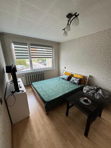 Postel nebo postele na pokoji v ubytování Vieno kambario apartamentai Telšiuose