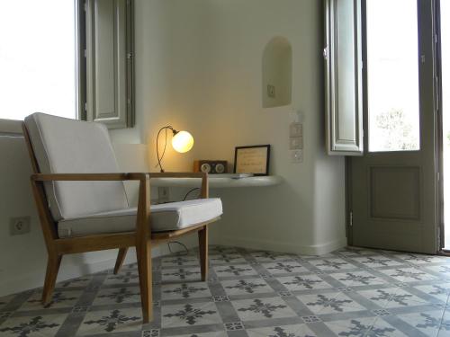 a room with a desk and a chair and a window at Sunhaus in Perissa