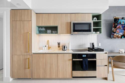 On 47th Floor! Apartment With Top Amenities photo 3