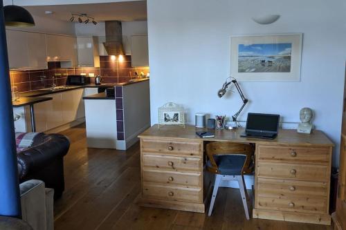 St Davids Houseにあるキッチンまたは簡易キッチン