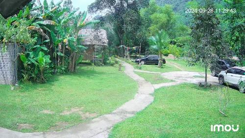 a car parked in the yard of a house at Ngoặng homestay - phòng nghỉ trọ in Chiêm Hóa