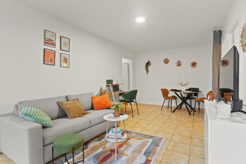 Parenthèse Urbaine -1mn Métro - Paris - Wifi - commerces - balcon vue calme- travail - famille