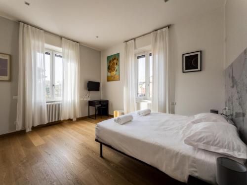 Postel nebo postele na pokoji v ubytování RRRapido Holy Suites and Rooms - Via Sardegna