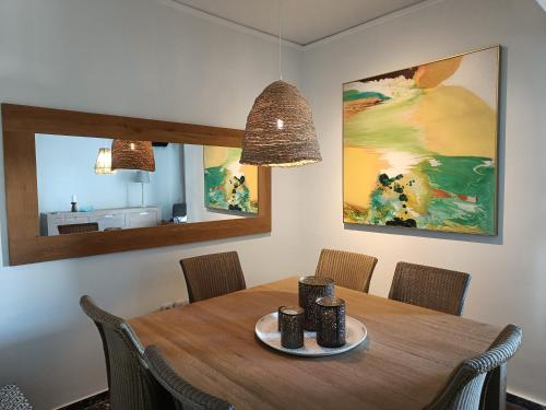 Elegant Renovated 3-bedroom appartment in Maroussi