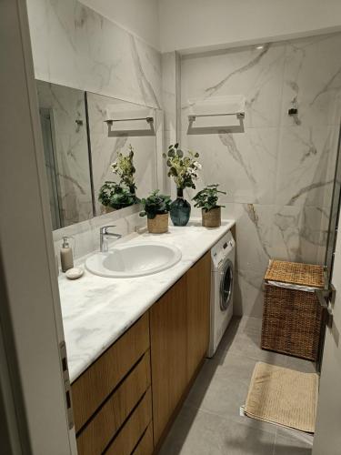 Ένα μπάνιο στο Elegant Renovated 3-bedroom appartment in Maroussi