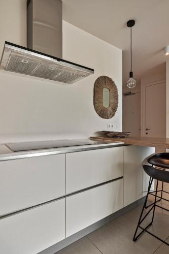 Η κουζίνα ή μικρή κουζίνα στο The Diver, luxury apartment at the dunes in Strandresidentie Cadzand
