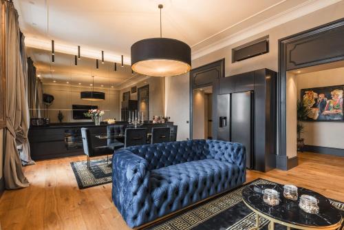 Mega Royal Suite
