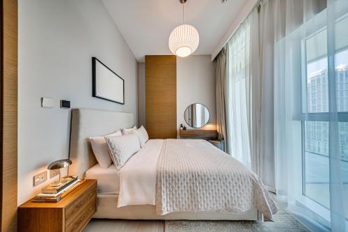 Foto dalla galleria di Luxury 3BD study in Missoni with private elevator a Dubai