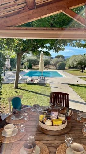 Photo de la galerie de l'établissement La bastide le Jucamas, à Saint-Saturnin-lès-Apt