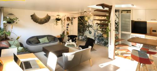 Charming house, calm garden in the center of Paris