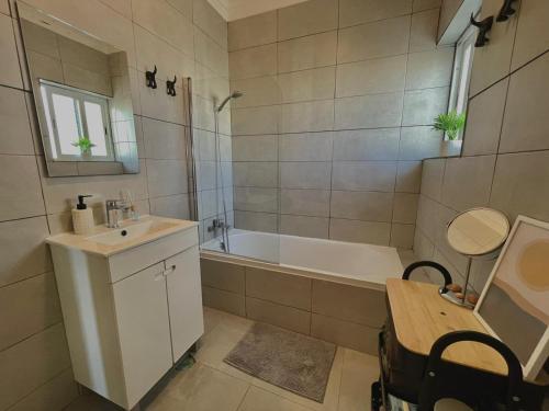 a bathroom with a tub and a sink and a bath tub at Casa da praia in Aljezur