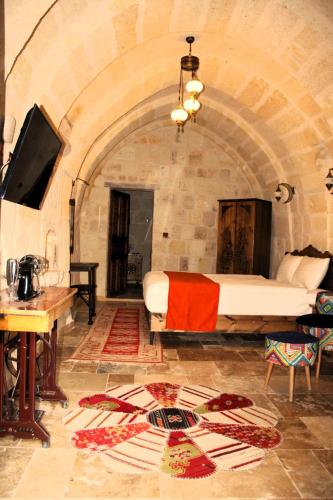a bedroom with a bed and a tv in a room at Timur inn Cappadocia in Goreme
