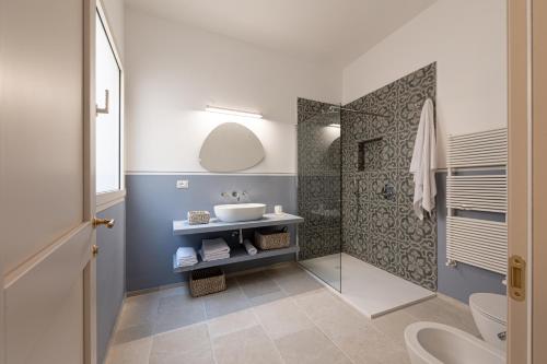 a bathroom with a sink and a shower at Il Leccio Verde in Lecce
