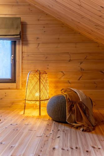 a room with a bed and a chair in a wooden wall at Finskä chata in Samopše