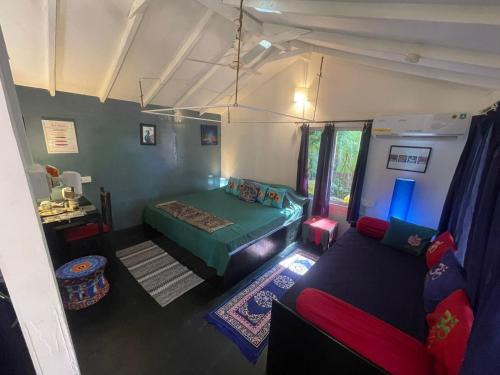 Postel nebo postele na pokoji v ubytování Art Resort Goa