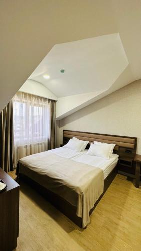 Postel nebo postele na pokoji v ubytování Marrone Hotel Tsaghkadzor