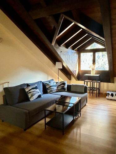 a living room with a couch and a table at Mirador al Pirineo in Escarrilla