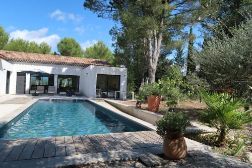 Villa design Mazanel, piscine, vue Mont Ventoux et plaine, climatisation
