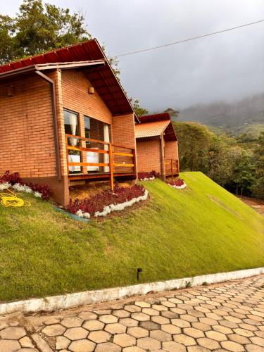 Pemandangan gunung umum atau pemandangan gunung yang diambil dari chalet