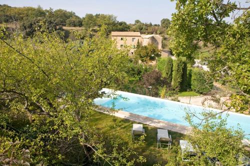A view of the pool at Domaine De La Grange Neuve or nearby