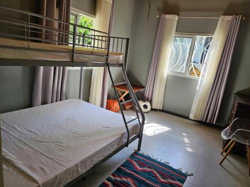 Katil atau katil-katil dalam bilik di Très belle villa pied dans l'eau