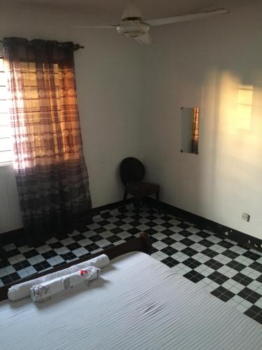 Postel nebo postele na pokoji v ubytování Mikocheni home stay