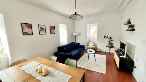 Family-Friendly Duplex - NEAR CENTER - FREE PARKING - WIFI