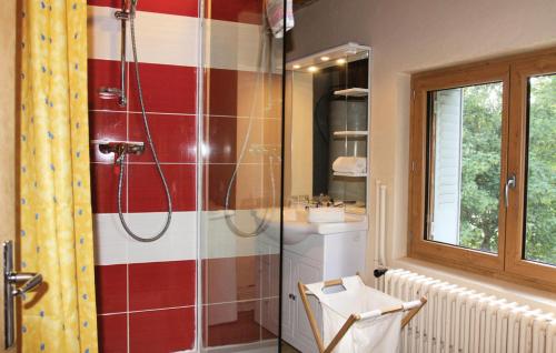 Ένα μπάνιο στο Appartement 7 pers avec jardin - 4 Pièces 7 personnes MAE-9728