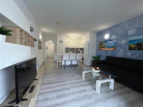 Ocean Light Apartment (100m from the beach)