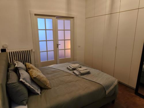 a bedroom with a bed with two towels on it at 2Bangkok residence in Ghent