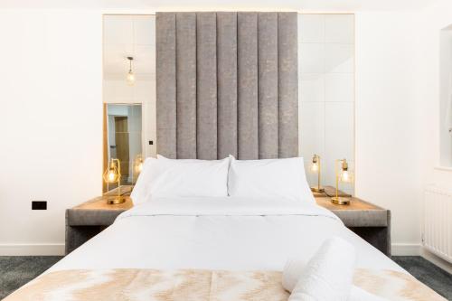 Ένα ή περισσότερα κρεβάτια σε δωμάτιο στο The Suites Inn Hotel Birmingham Merry Hill