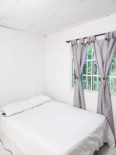 Postel nebo postele na pokoji v ubytování Hostal oasis
