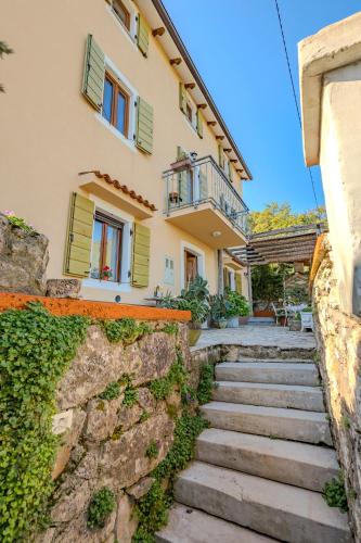 Anamaria Rustic Apartments