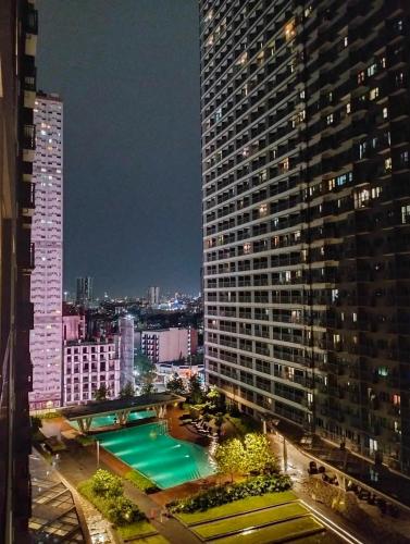 Басейн в Central Makati CBD або поблизу