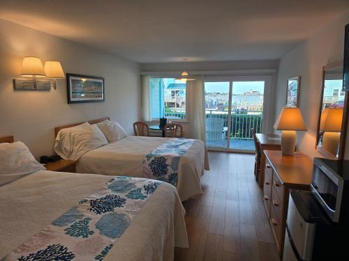 Voodi või voodid majutusasutuse The Ocracoke Harbor Inn toas