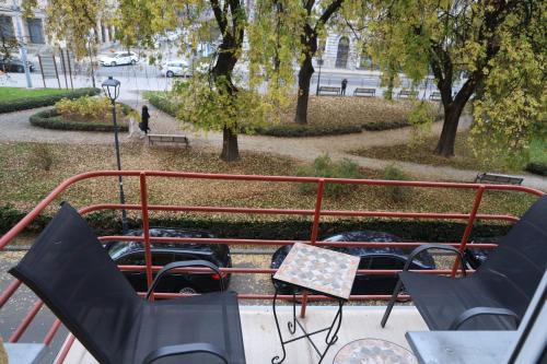 a group of chairs and a table in a park at DM apartman in Osijek