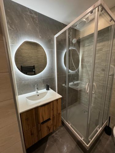 a bathroom with a sink and a shower at Appartement familiale Résidence Les Vans Recoin 1650 in Chamrousse