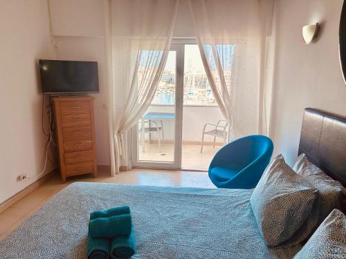 Lagos Main Avenue studio with Marina view balcony