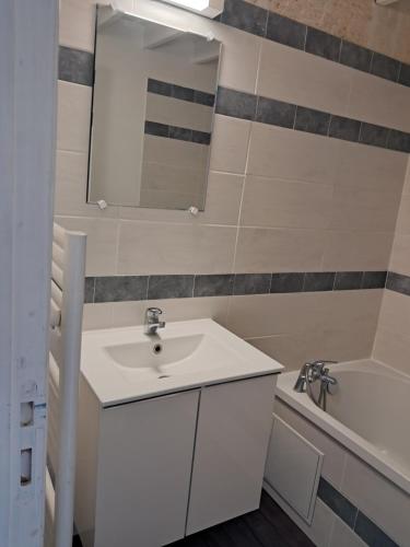 Photo de la galerie de l'établissement Appartement tout confort, à Bordeaux