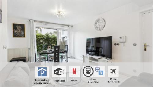 Televisyen dan/atau pusat hiburan di Apart-Chic-Les-Ulis With Balcon, Terrasse and Parking
