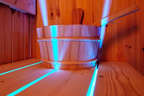 a wooden bucket in a wooden room with blue lights at Aleksandr in Brindisi