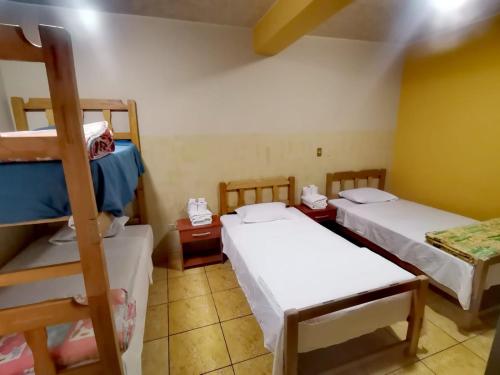 a room with two bunk beds and a ladder at Hotel los angeles in Huaral