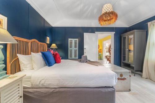 Katil atau katil-katil dalam bilik di Avalon vintage beachside family getaway