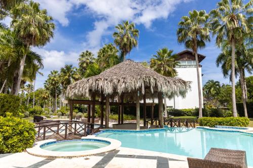 Der Swimmingpool an oder in der Nähe von Sunset Cove at Balcones