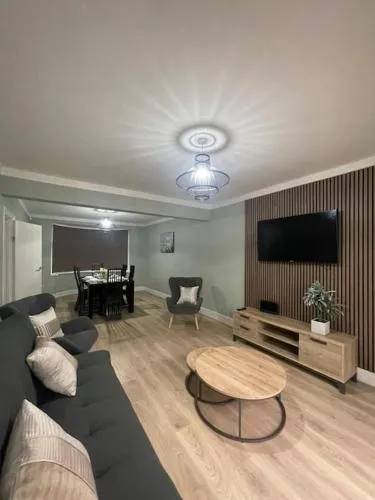 House 246 photo 1