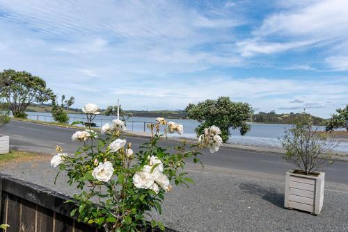 a bouquet of white roses on the side of a road at The Old Oak Boutique Hotel in Mangonui